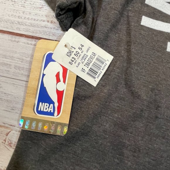 Women's Cleveland Cavaliers LeBron James NBA Licensed Tee - NWT - Picture 7 of 7